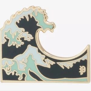 Pin God Great Wave Enamel Pin